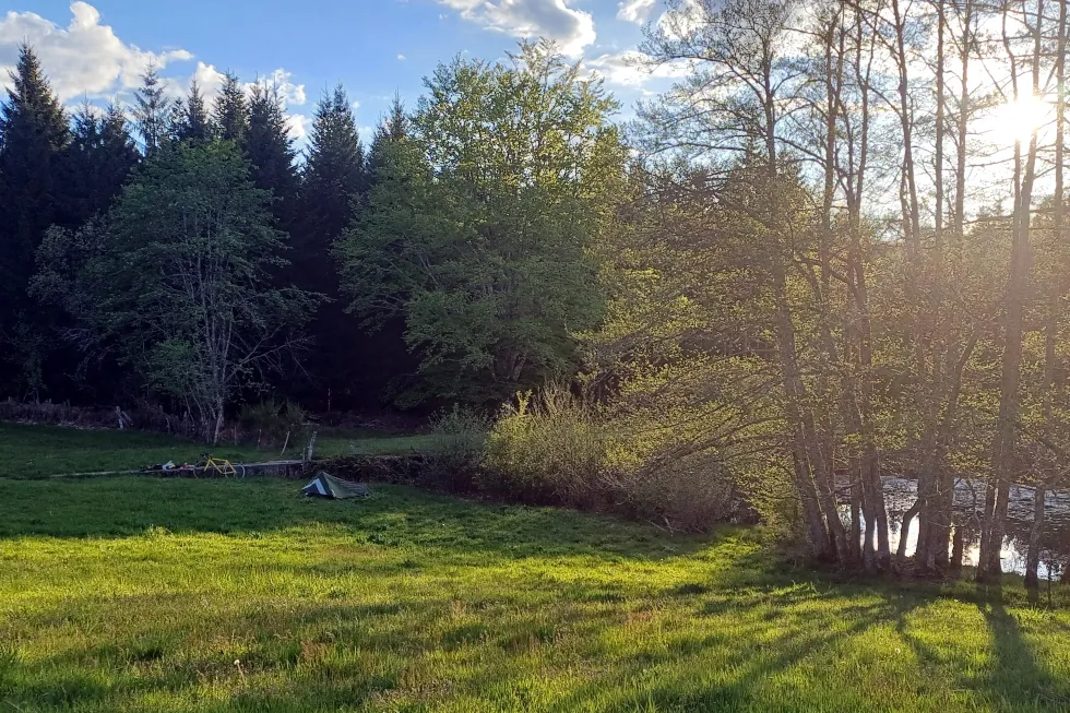 L. Bello Bikepacking vélo de route en Auvergne