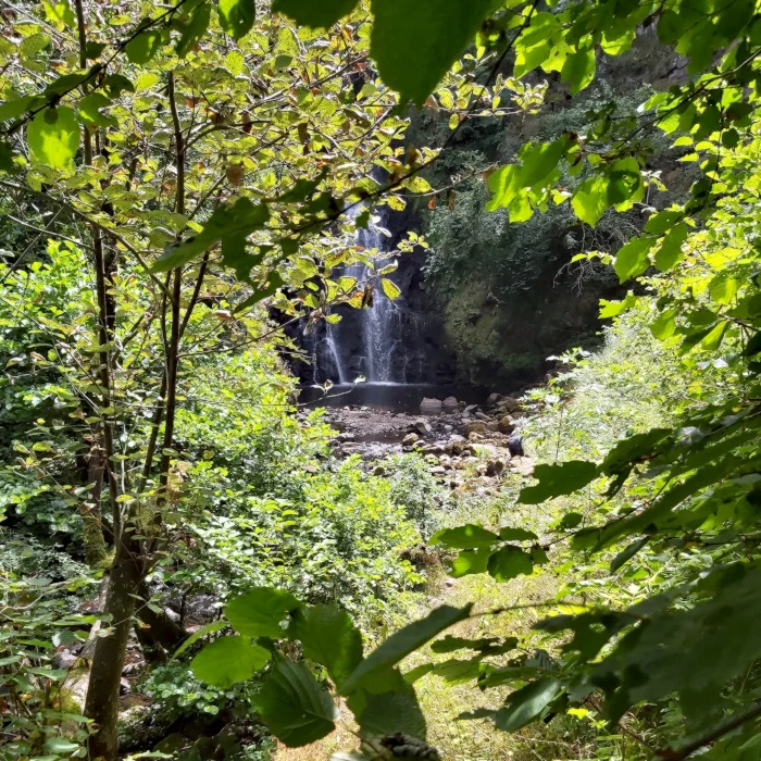 L. Bello en approche de la cascade