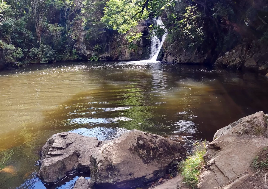 cascade de jassy, et bassin naturel