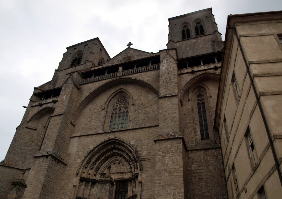 entrée de l'Abbaye de la chaise dieu