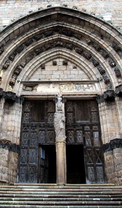 entrée de l'Abbaye de la chaise dieu