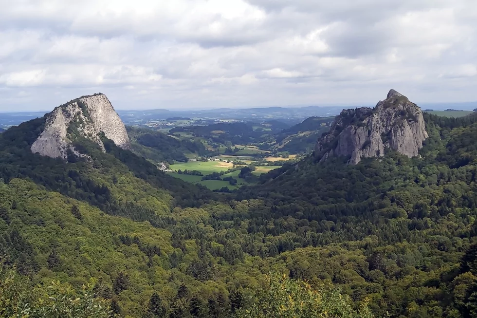 Roches Tuilière et Sanadoire, depuis le col du Guery