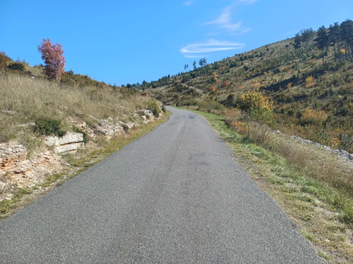 L. Bello Causse méjean à vélo