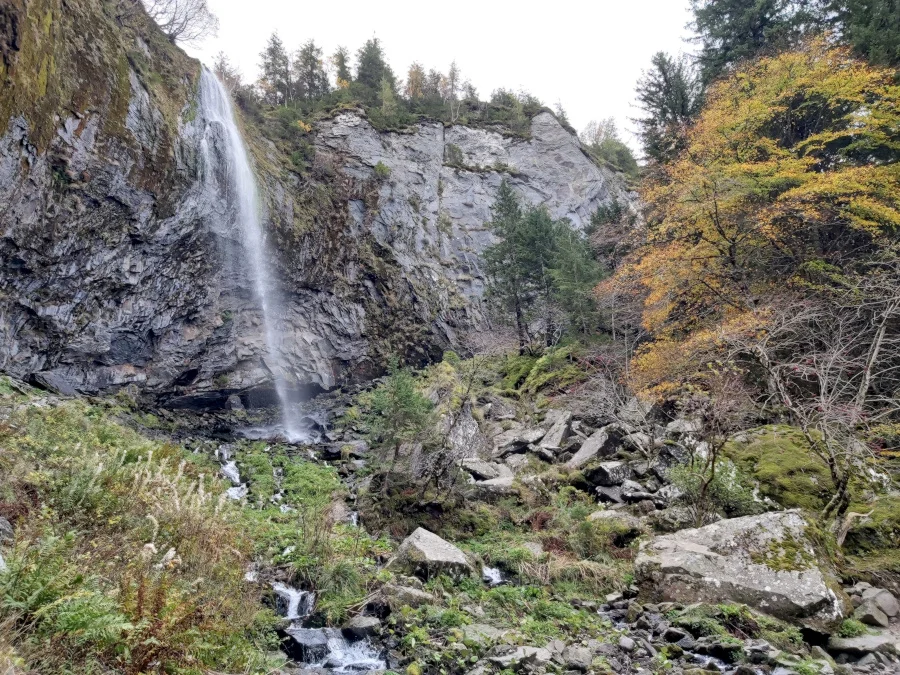 L. Bello La grande cascade du Mont Dore et ses 32 m de chute