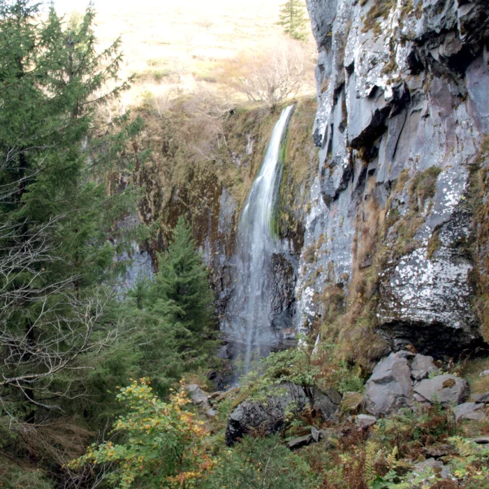 L. Bello La grande cascade du Mont Dore, depuis les escaliers en métal