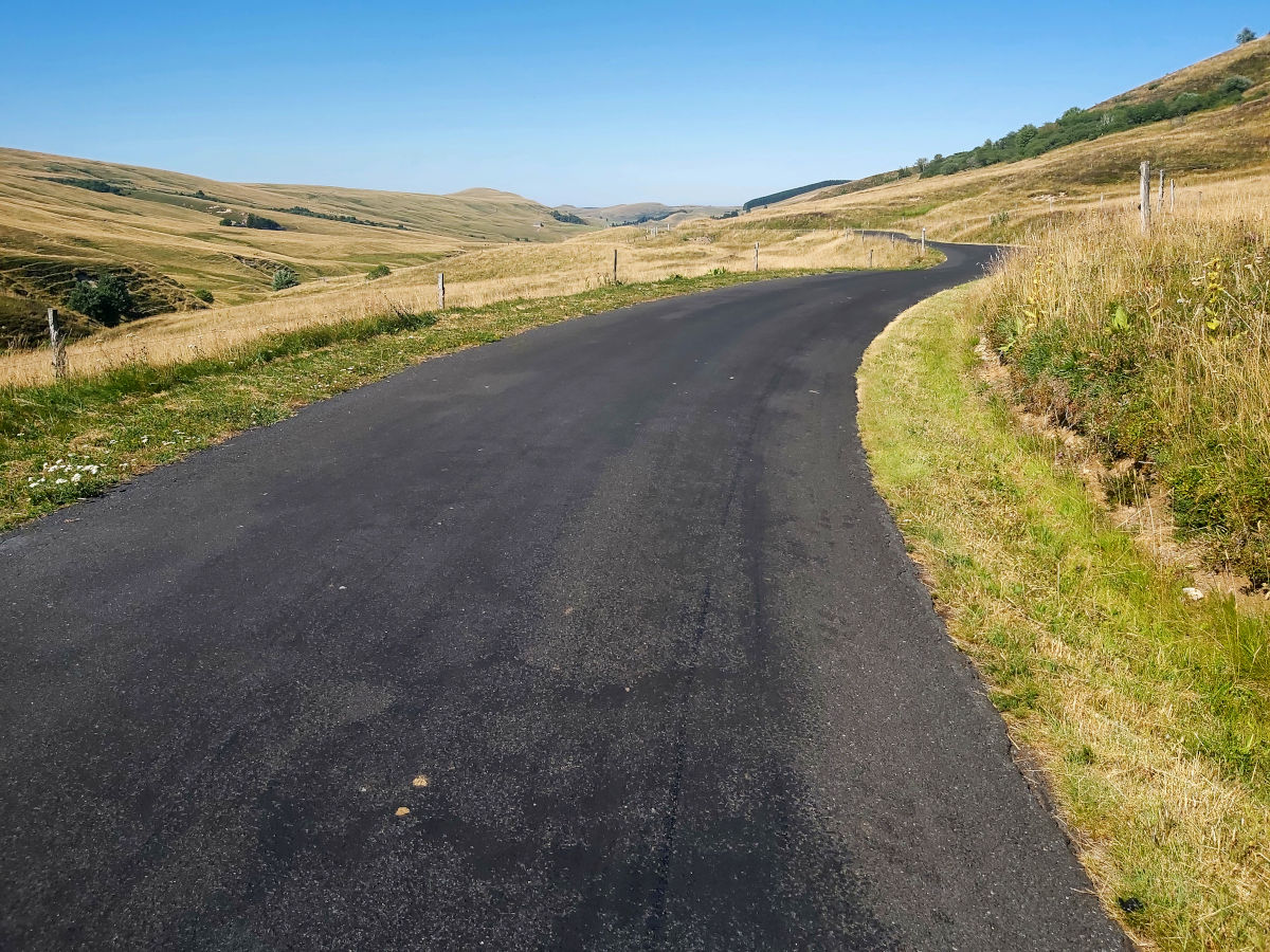 Vélo : la plus belle route du Cézallier ! 