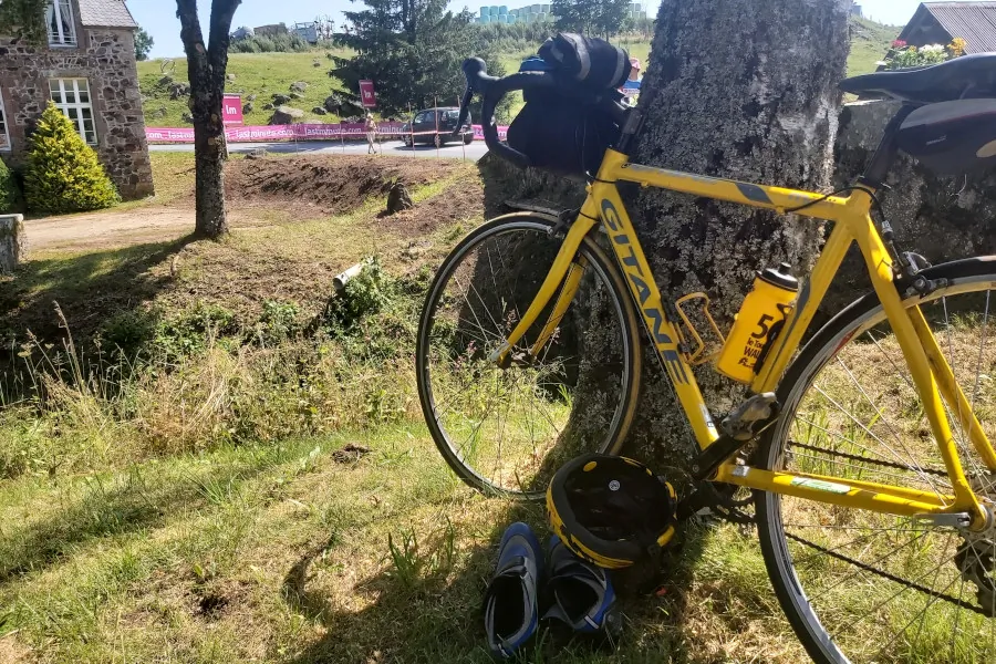 Les volcans d'Auvergne à vélo de route