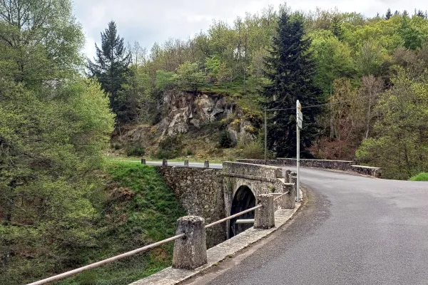 petit pont vers Chastel