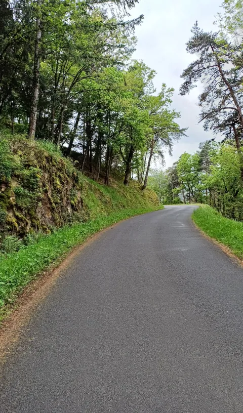 Route sinueuse vallée de la Cronce
