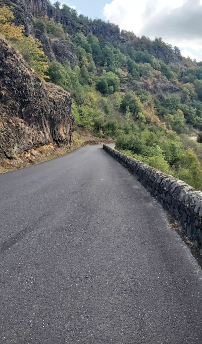 Route véloroute Via Allier entre Saint-Arcons d'Allier et Saint Julien des Chazes